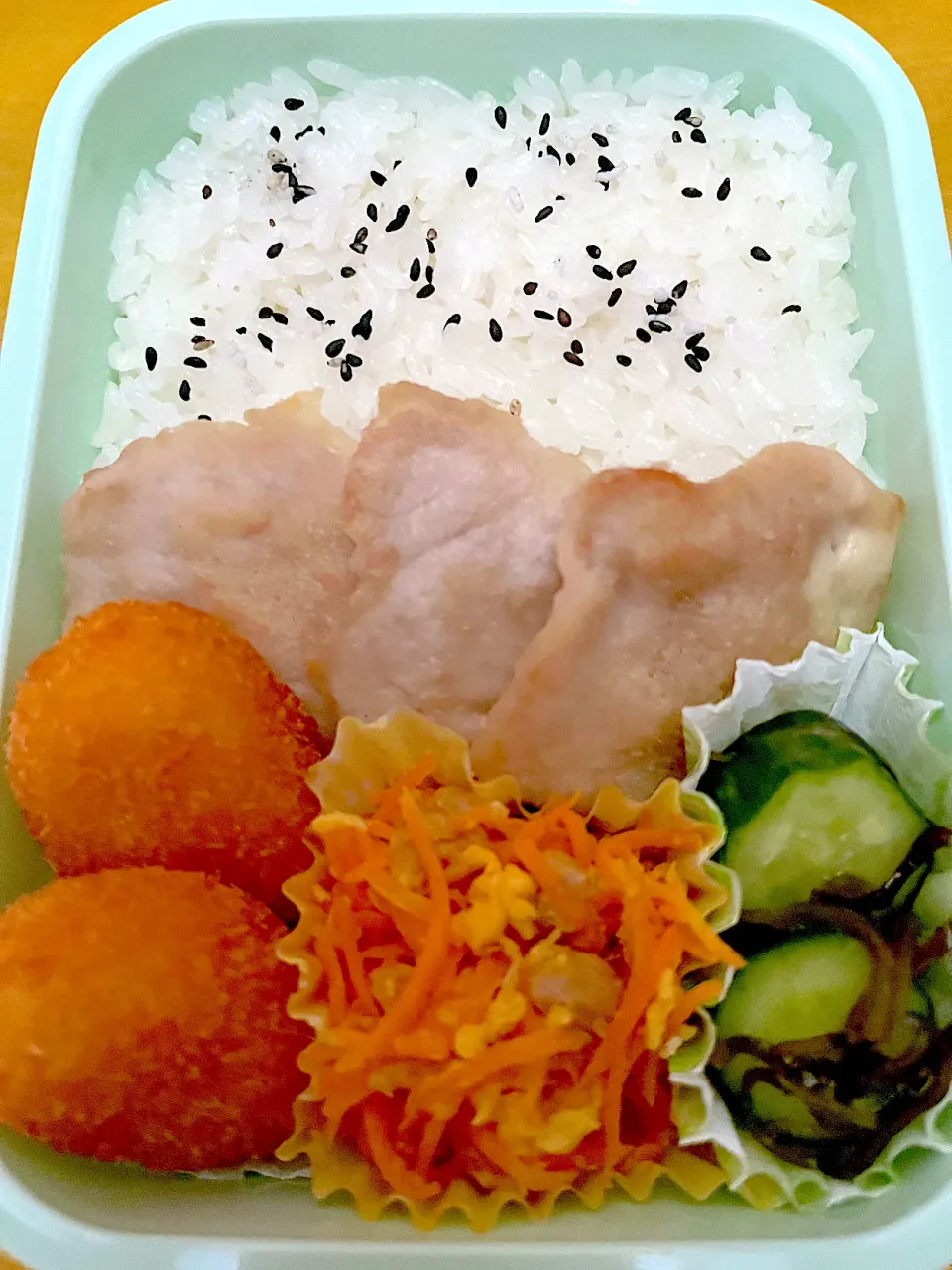 4/13(水)豚ロースのチーズ挟み焼き弁当|ちくわさん