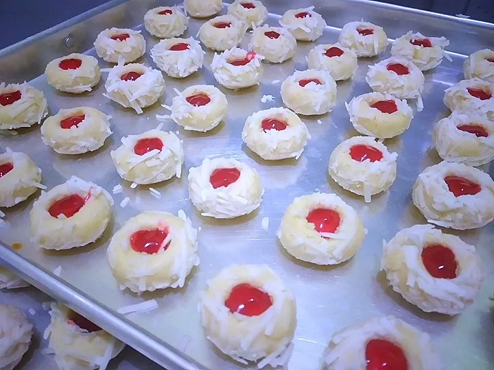 Thumbprint Cookies Strawberry Cheese|Novitarina Azzahraさん