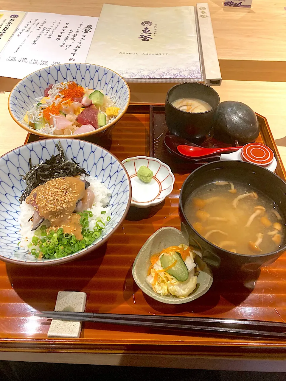 バラチラシ丼と鮮魚ゴマ茶漬け@魚釜(月島)|yoooochanさん