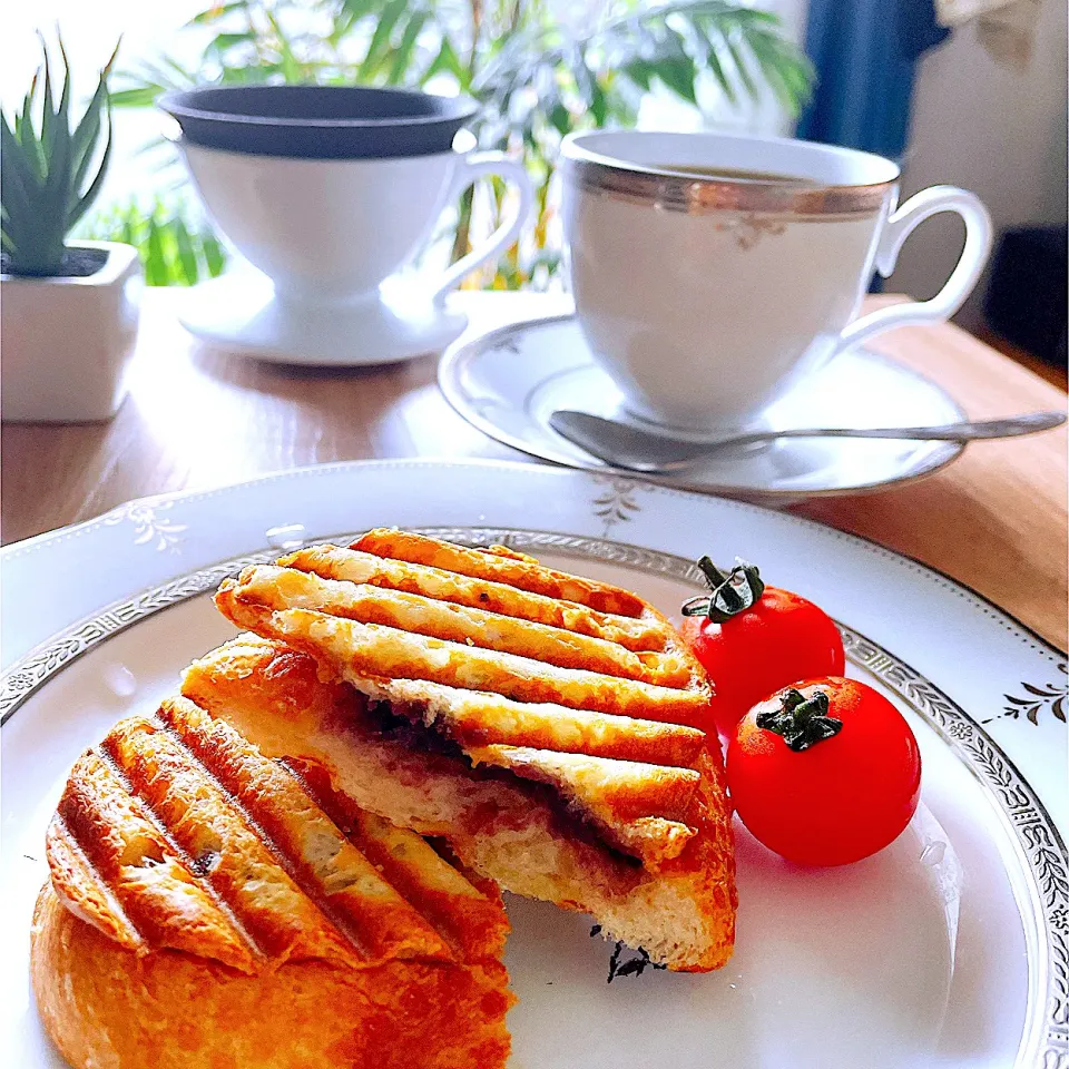 簡単ランチ　🥪あんバターパニーニと☕️ホット名古屋風|Sの食卓さん