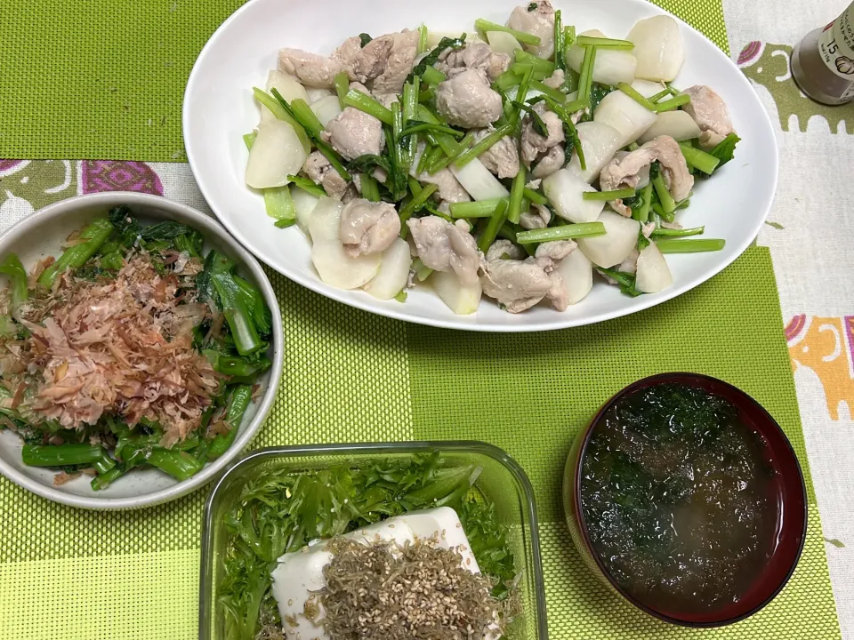 かぶと鶏肩肉の白だし炒め、チンゲン菜ばなおひたし、豆腐サラダ、とろろ昆布と生あおさ汁|peanutsさん