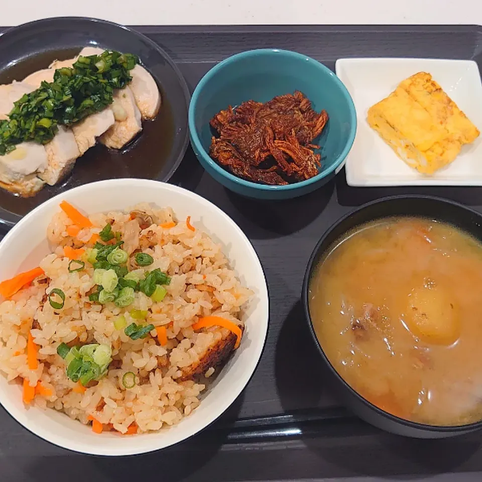 よるごはん🐔

○きのことにんじんの炊き込みご飯
○豚汁
○だし巻き卵
○よだれどり
○えのきのからあげ|もえさん