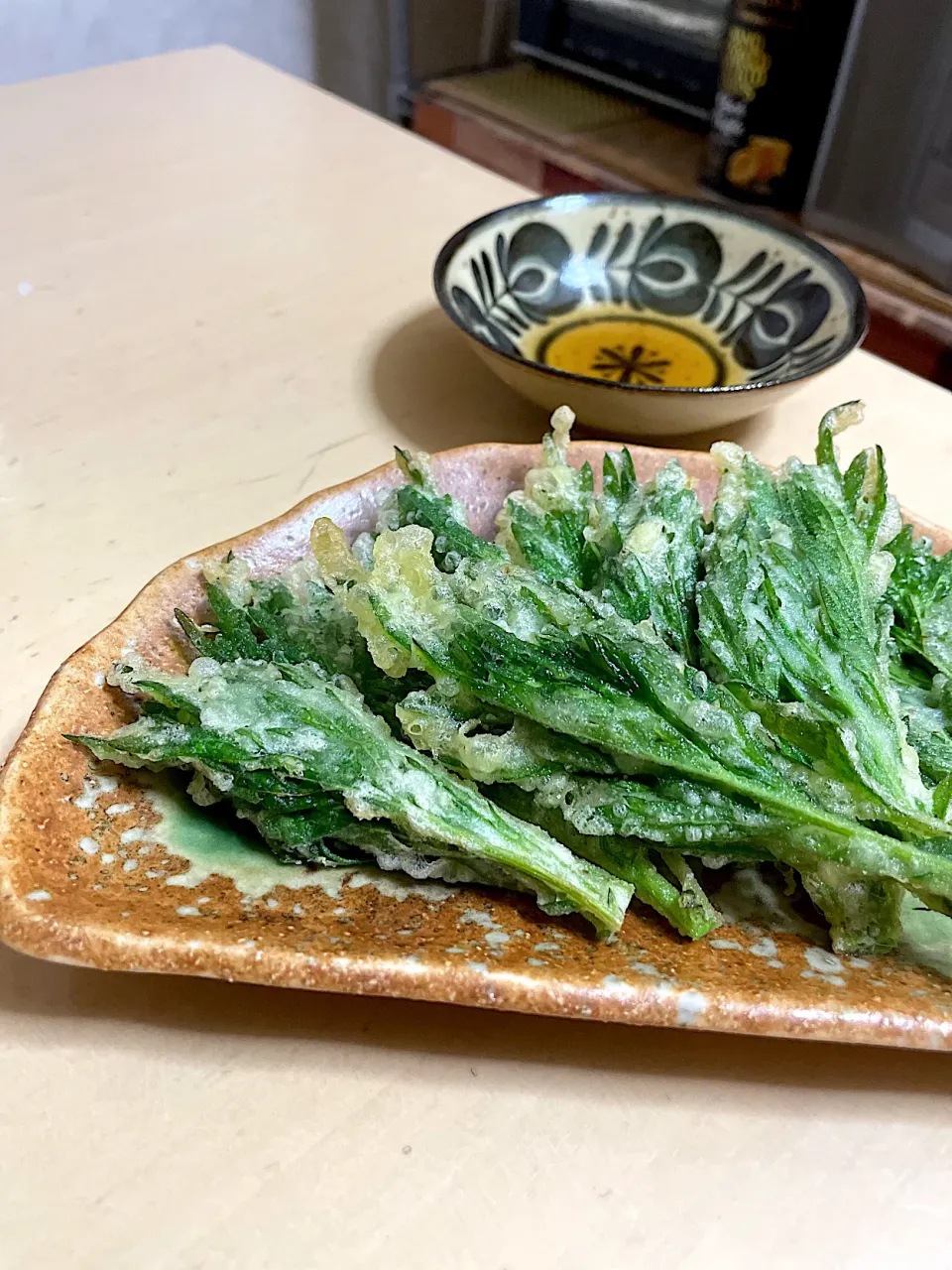 Snapdishの料理写真:よもぎの新芽の天ぷら🌿|🌿ぴぴさん