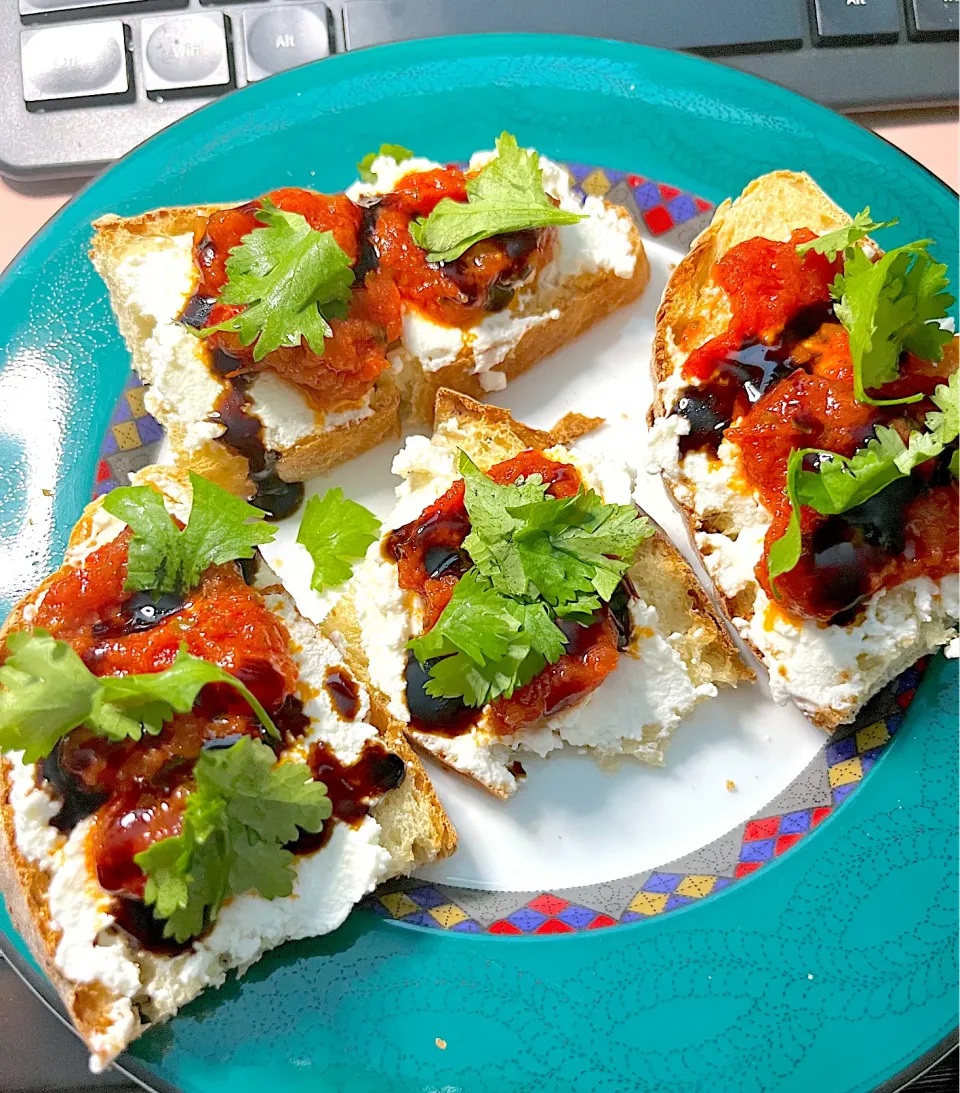 Ricotta toast with bruschetta drizzled with balsamic glazed|🌺IAnneさん