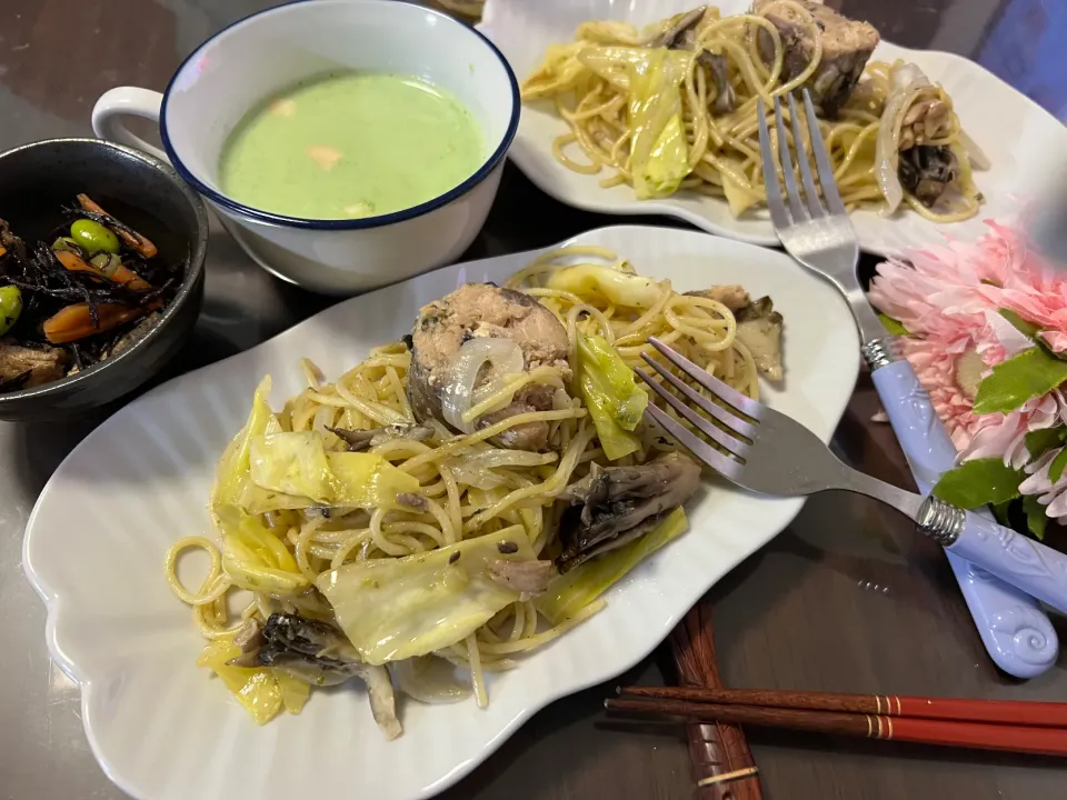 鉄分補給と鯖缶と春キャベツと黒舞茸の柚子胡椒マヨパスタ🍝|noeさん