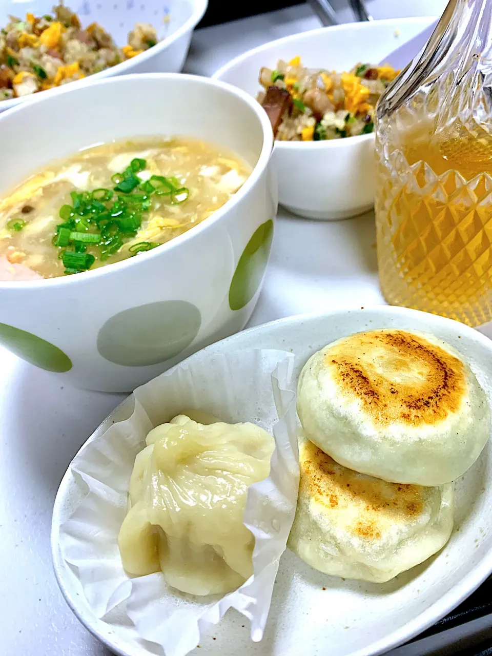 Store-bought Chinese dumplings, tofu soup and fried rice|gonbenさん