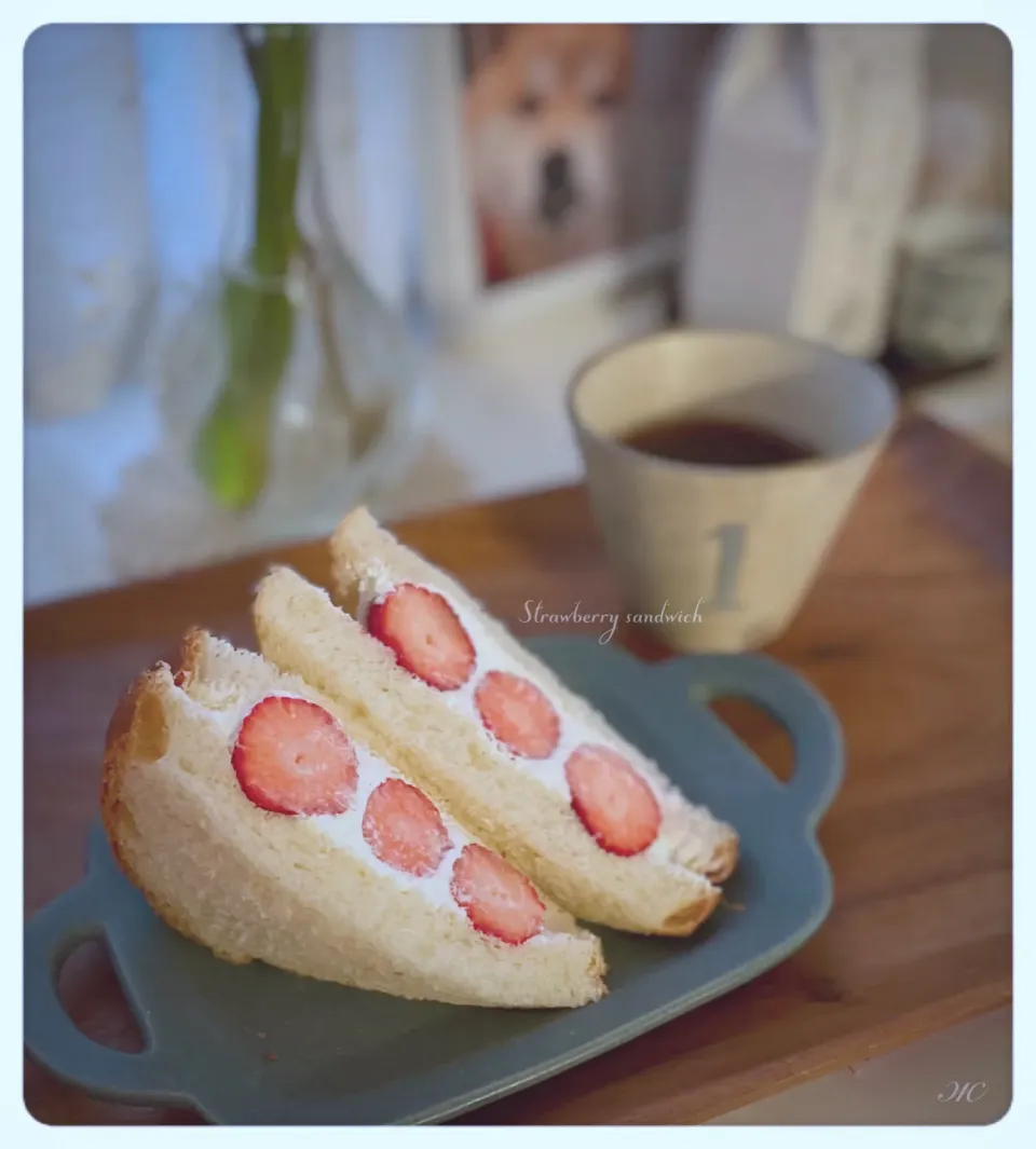 Snapdishの料理写真:いちごサンド🍓|yucca@さん