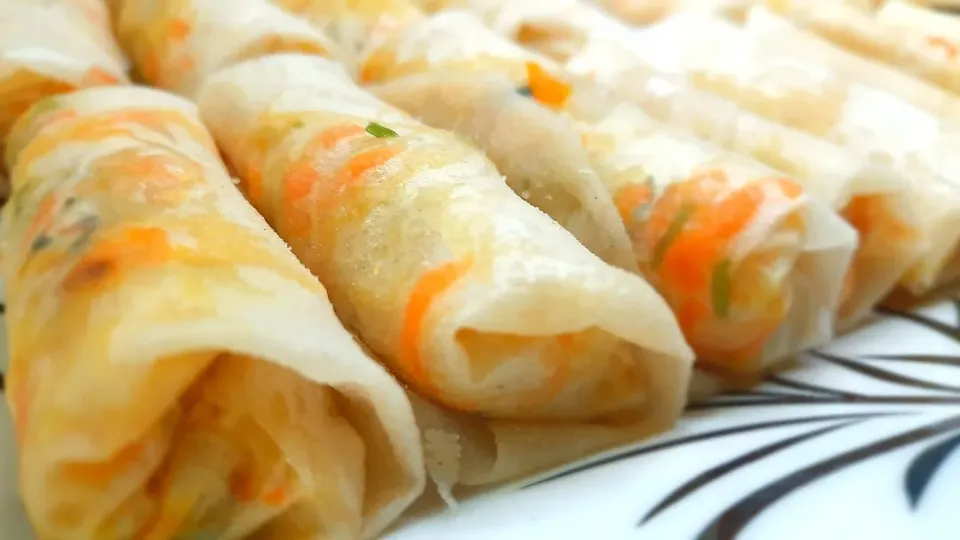 Ramadan Recipes ( ফ্রোজেন পদ্ধতি সহ) Chinese Vegetable Spring Rolls Recipe At Home|Recipes By Fizaさん