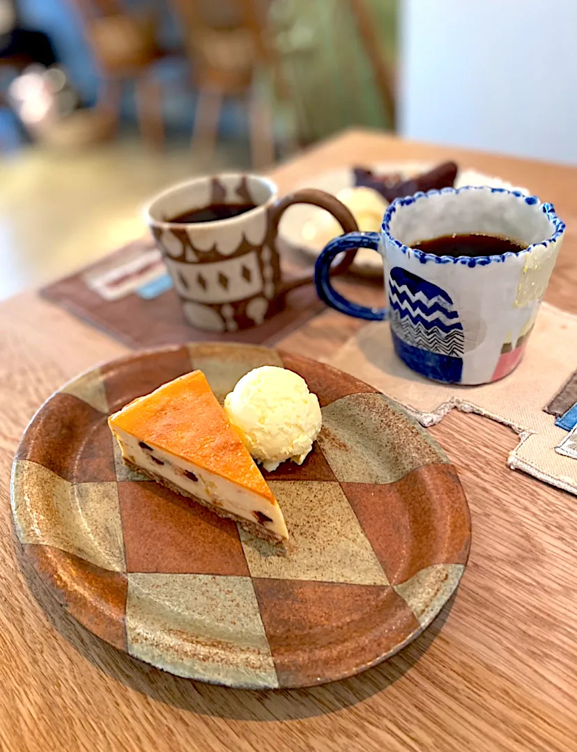 Snapdishの料理写真:ケーキセット💛 高槻 イマソラ珈琲|ナナさん