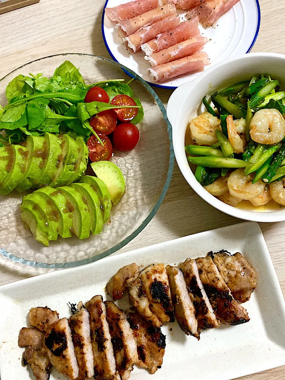 アボカドサラダ ✱ 豚肉の味噌焼き ✱ エビとアスパラの炒め物|Chii🐼🍒さん