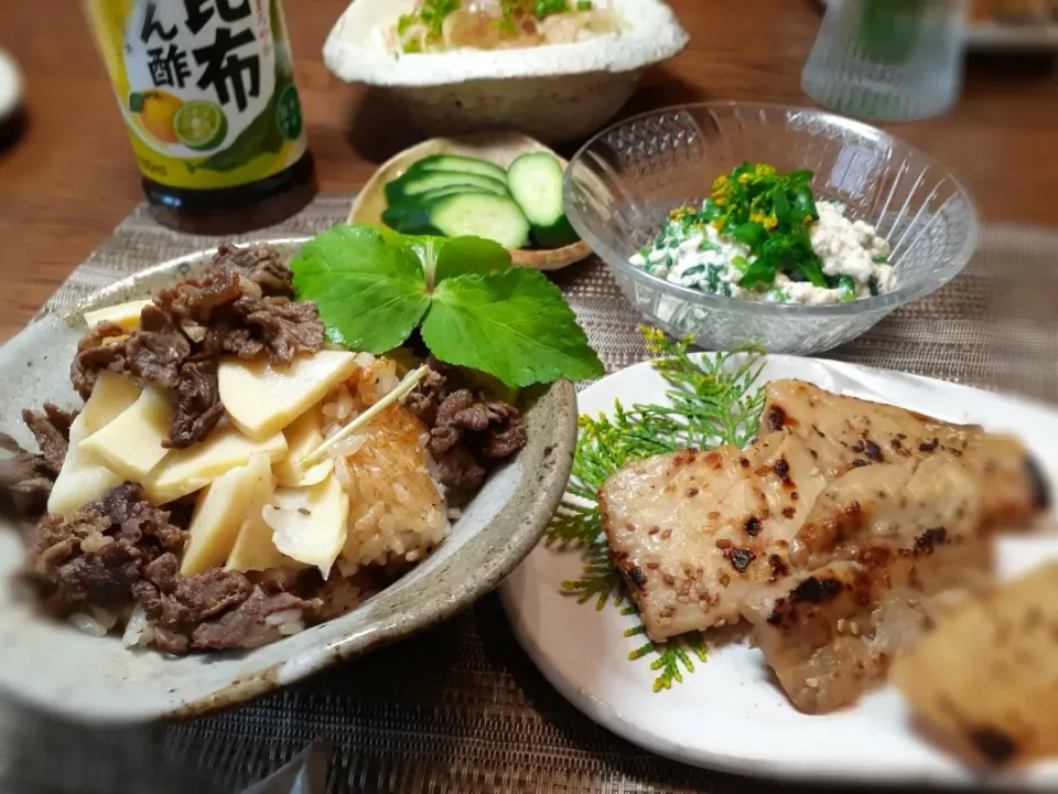 筍ご飯のある食卓🍀|fumfumさん