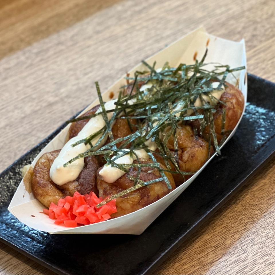 粉もん屋　八　津駅店　タルタルしょうゆたこ焼き