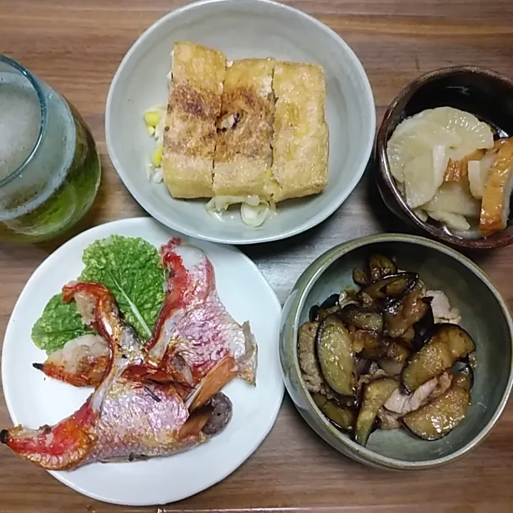 20220414
金目鯛のカマの塩焼き
茄子と豚肉の炒め物
栃尾揚げのネギ味噌挟み焼き
干し大根とさつま揚げの炊いたん|noccoさん