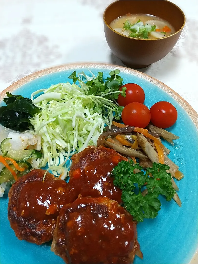 ☆今日の晩ごはん☆　ハンバーグ　きんぴら　サラダ　お味噌汁|hamamaさん