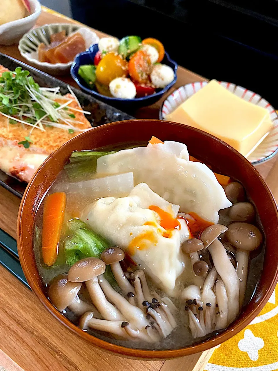 マッスルギョーザの具沢山お味噌汁🥟|ゆかりさん