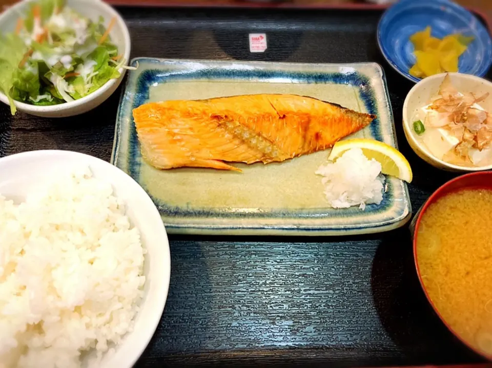 鮭の塩焼き定食 ¥750|Blue Moon Caféさん