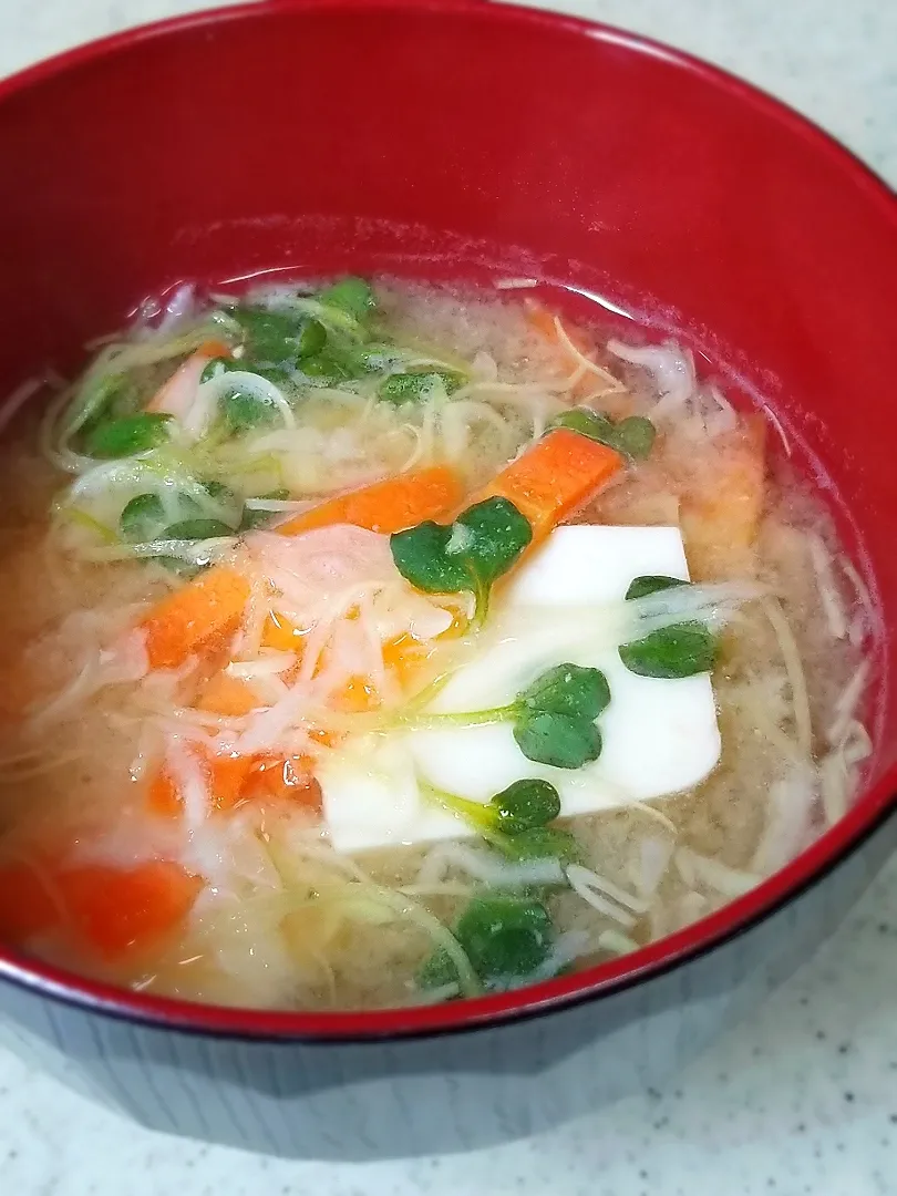 ちょい残り野菜と豆腐の味噌汁|ぱんだのままんさん