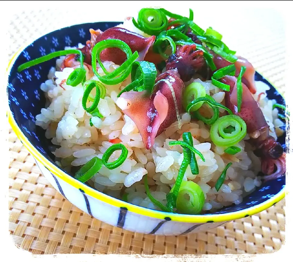 Snapdishの料理写真:ともきーたちゃんの
ホタルイカの炊き込みご飯

うっまぁーー❤️|ひとみんΨ(*´∀｀)Ψさん