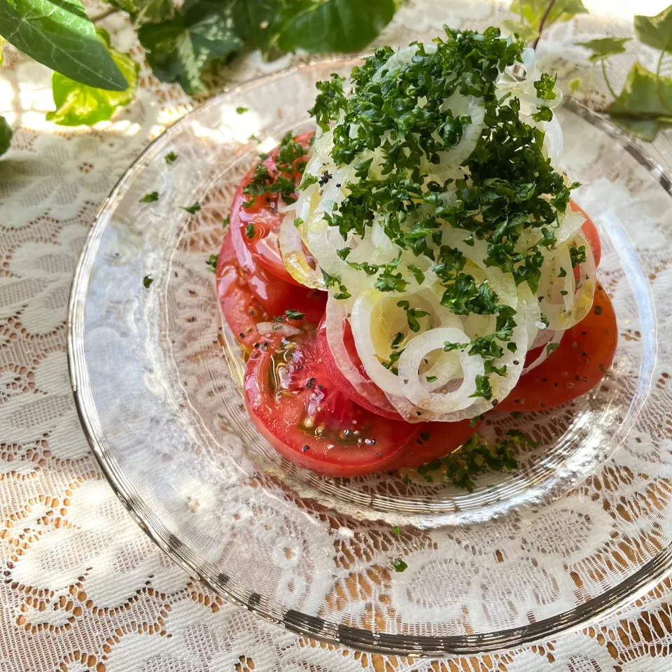 🍅新玉ねぎとパセリをゴッソリ❣️大好きトマトサラダ🥗|Hollyさん