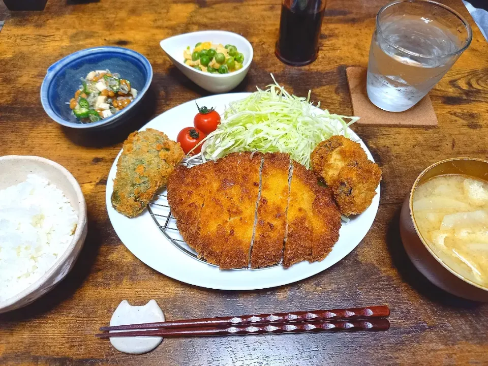 ・とんかつ
・茄子とピーマンのフライ
・うすいえんどうの玉子とじ
・大根と揚げのみそ汁
・オクラ山芋納豆|ちりさん