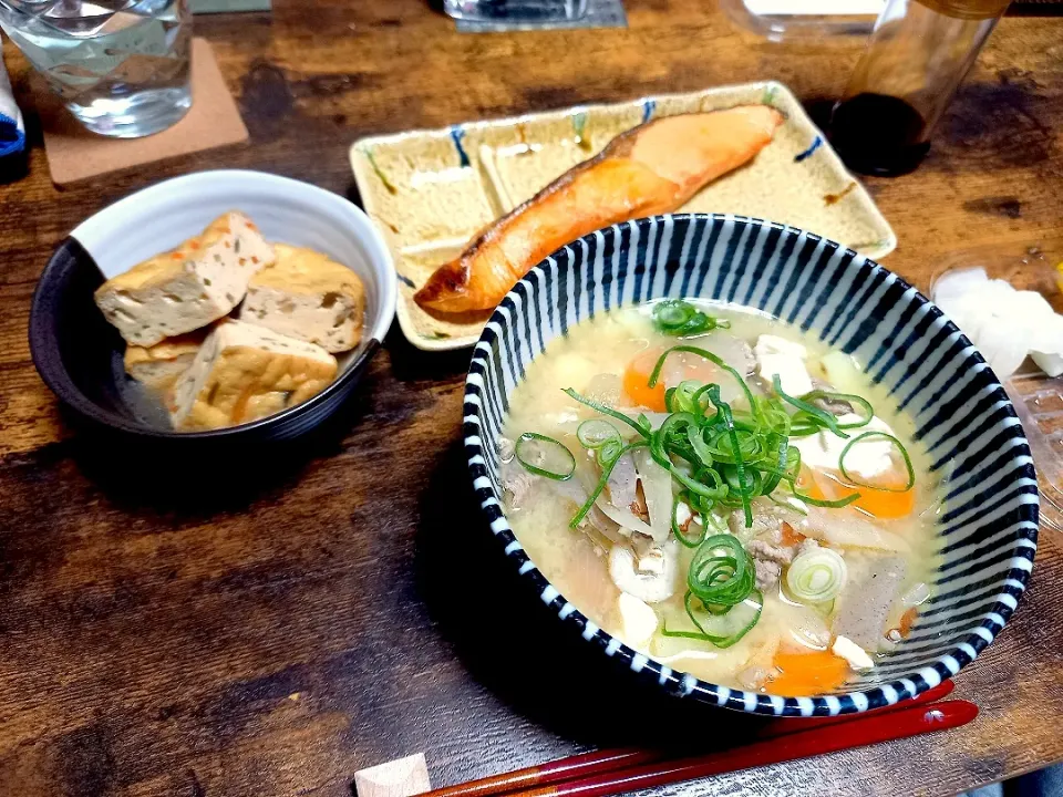 ・豚汁
・焼き鮭
・がんもの煮物|ちりさん