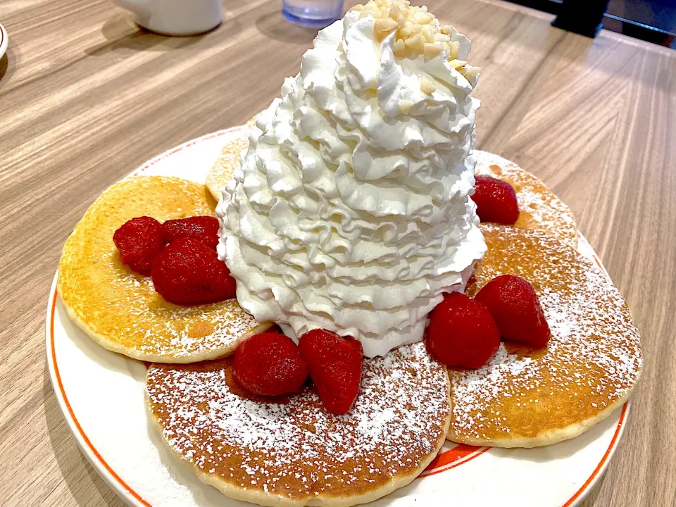 Snapdishの料理写真:Eggs'n Things パンケーキ|ゆうりさん