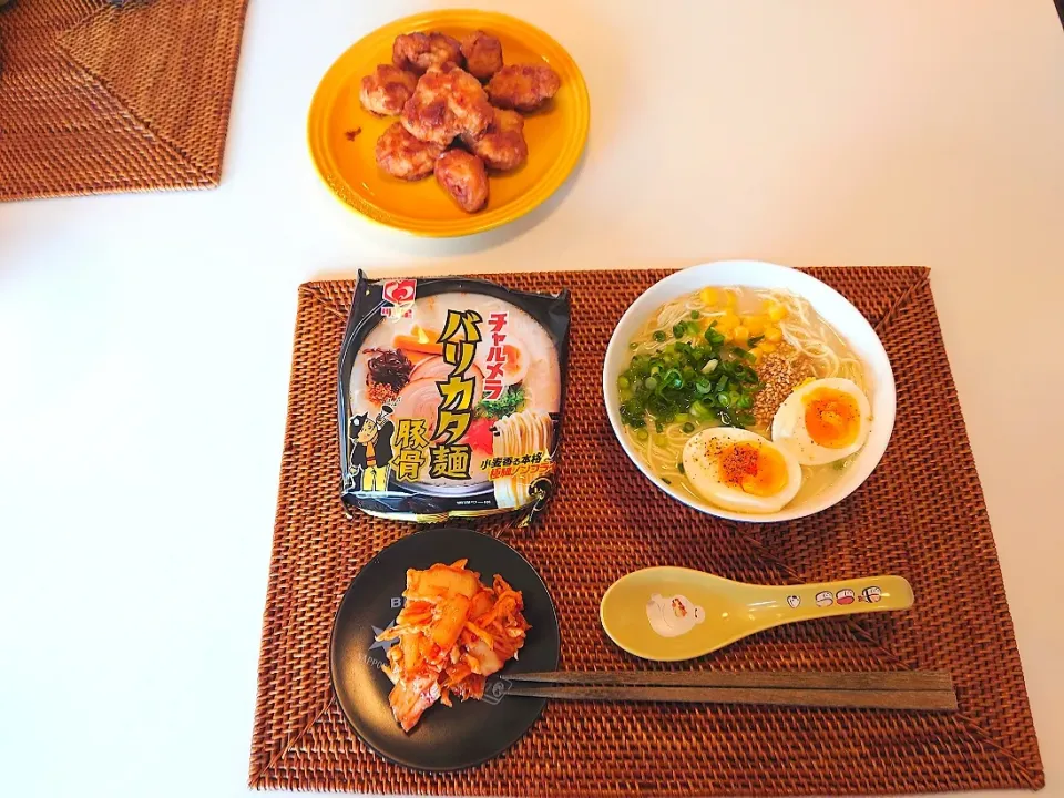 今日の夕食　チャルメラ豚骨ラーメン、切り干し大根のキムチ和え、唐揚げ|pinknari🐰🌈さん