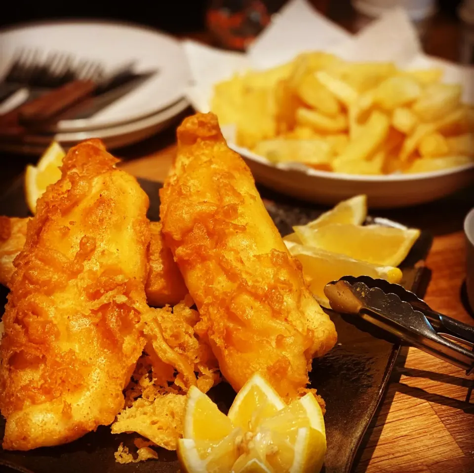 Dinner ! Dinner ! 
A late Good Friday Dinner 
Homemade Traditional Beer Battered Cod Fillet Fish & Chips with Tartar Sauce , Lemons 🍋 with my eldest daughter M|Emanuel Hayashiさん