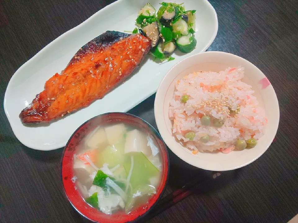 小海老と豆のご飯、カニカマの淡雪スープ、鯖のみりん干し、ナスときゅうりの中華和え|サトリさん