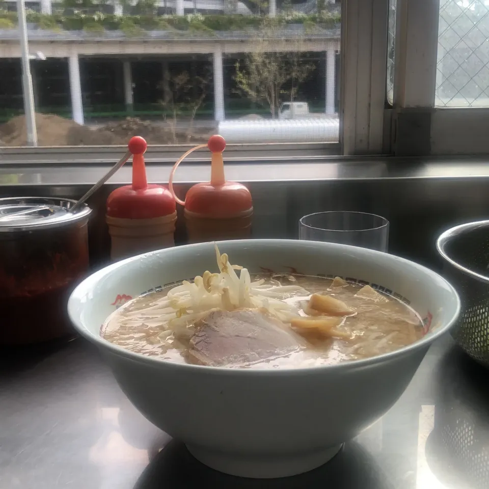 Snapdishの料理写真:#ラーメン でーす　＃朝ラー　でーす　今日も元気に　＃ホープ軒　でーす|Hajime Sakaiさん