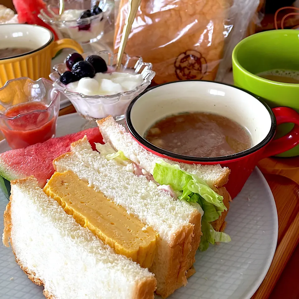 Snapdishの料理写真:出汁巻きたまごサンドとポテトサラダサンド🥪|mokoさん