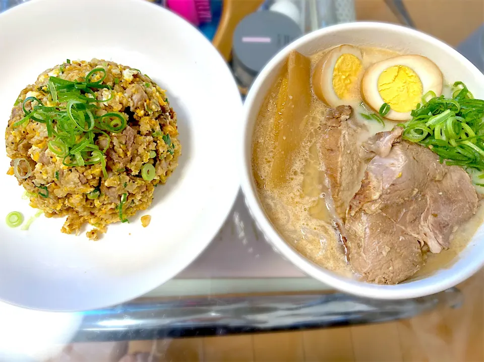 オートミールチャーハンと豚骨風白滝ラーメン|しおり。さん