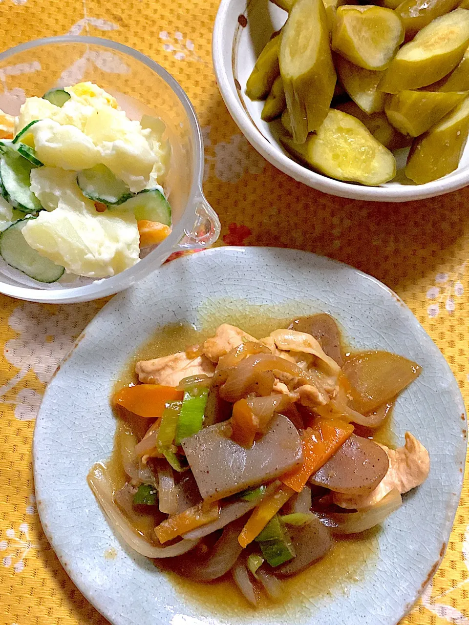 鶏ムネ肉と蒟蒻のオイスター炒め　ポテトサラダ　糠漬け|掛谷節子さん