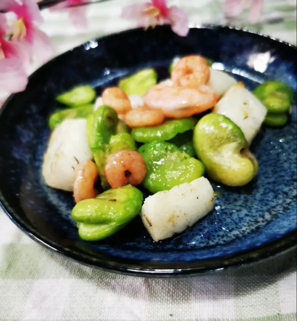 そらまめとシーフードのアンチョビ炒め👌グ〜です😀|ペンギンさん