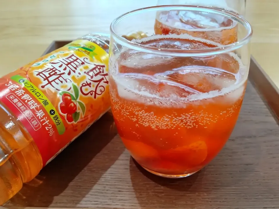 Snapdishの料理写真:飲む黒酢アセロライチゴ入り炭酸割り|ひんひさん