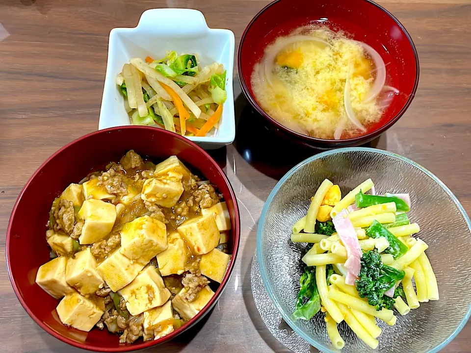 Snapdishの料理写真:麻婆豆腐丼　ブロッコリーと卵のマカロニサラダ　かぼちゃと玉ねぎの味噌汁　大根とキャベツのおかか炒め|おさむん17さん