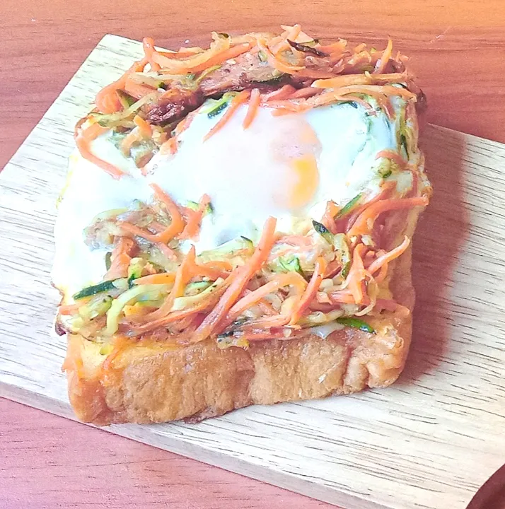 Egg Vegetable Toast|Shwe Htetさん