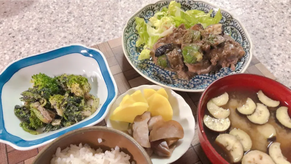 Snapdishの料理写真:4/17 晩御飯 牛肉とふきのとうのバッケミソ和え ほうれん草とブロッコリーの胡麻和え|kittykittyさん