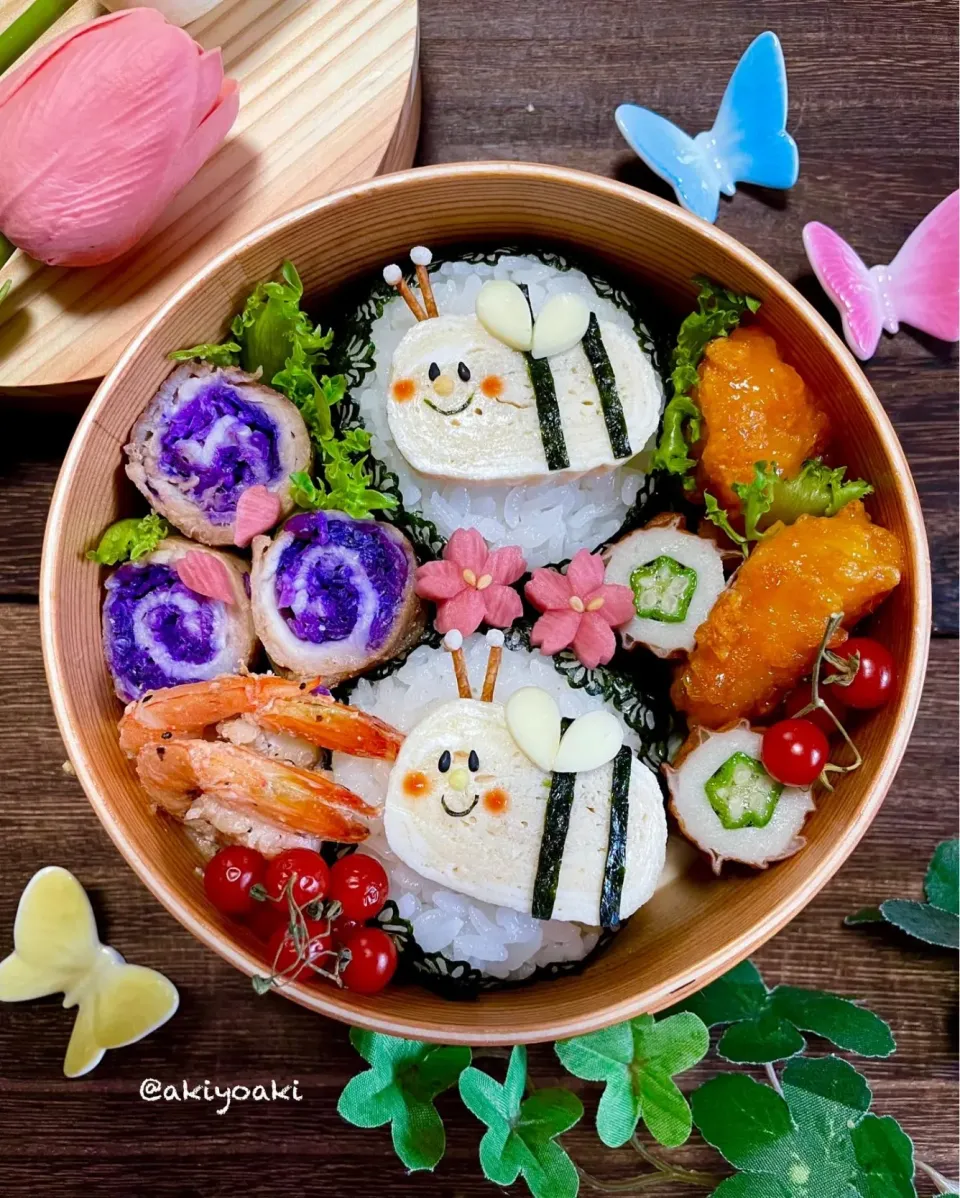 Snapdishの料理写真:ハチさんおにぎり弁当|Akiyoෆ¨̮⑅さん