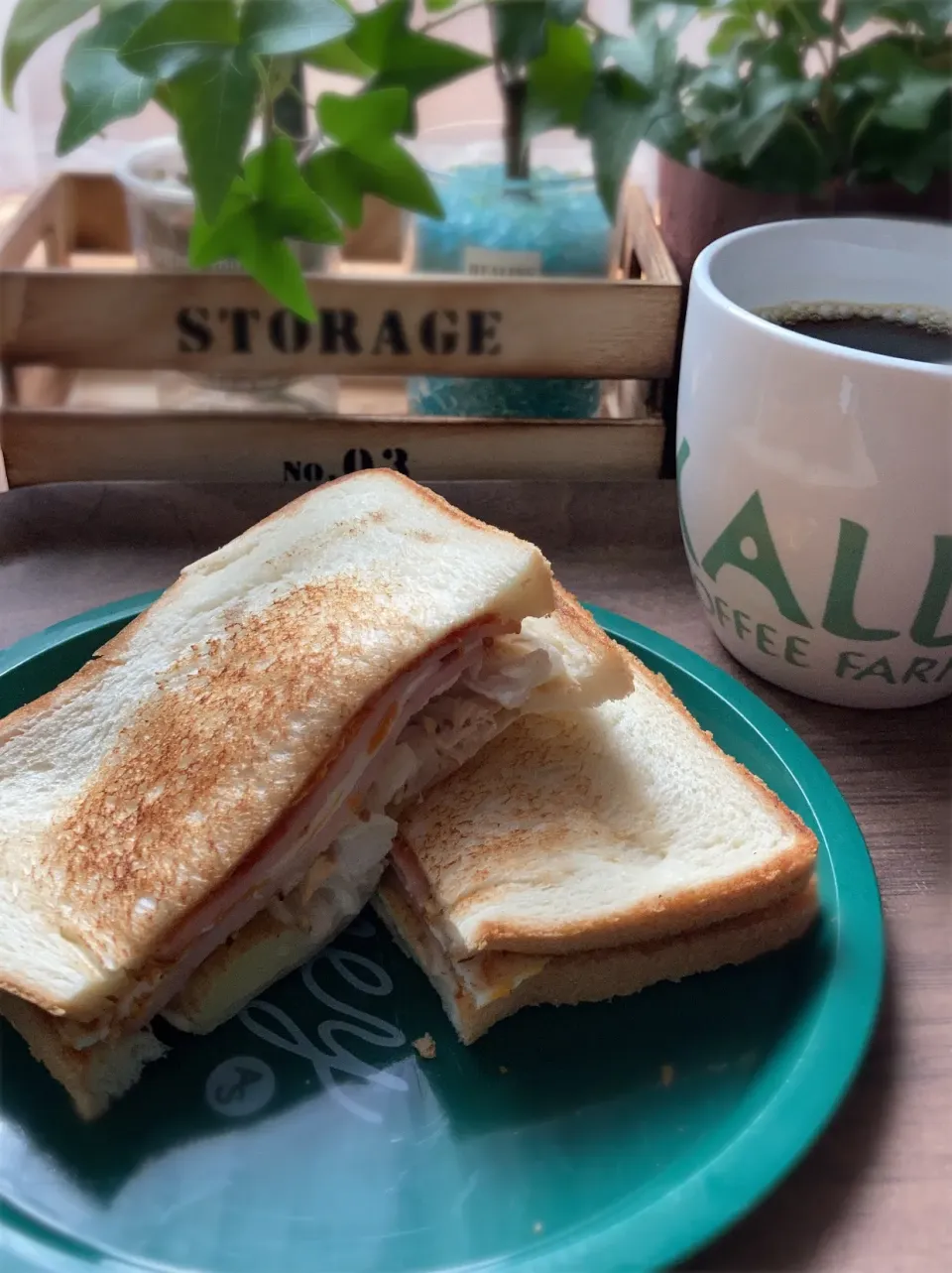 ポテサラハムエッグのホットサンド🥪と種子島の美味しいきび砂糖入りコーヒー☕✧|gunlove❤さん