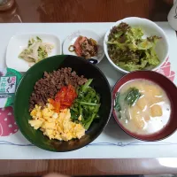 Snapdishの料理写真:3色丼|はんぺんさん