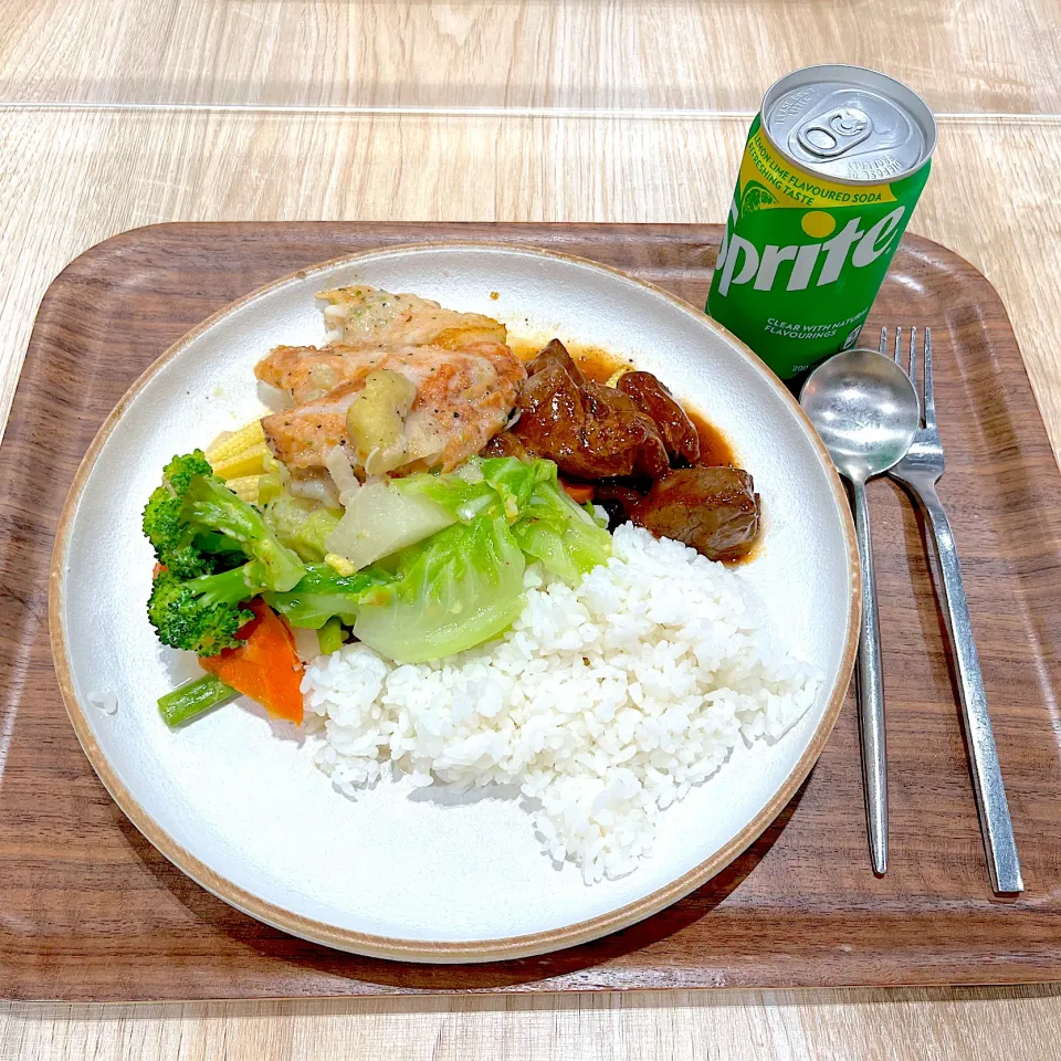 Rice with vegetables, Beef and fish|skyblueさん