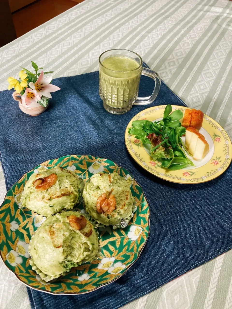 grandmaのお昼ごはん☆よもぎの蒸しパン|kaoriさん