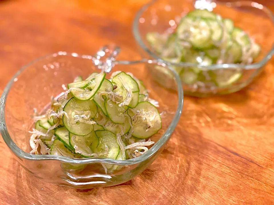 Snapdishの料理写真:ちりめんじゃこと胡瓜🥒の酢の物☺︎|まめすけ。さん