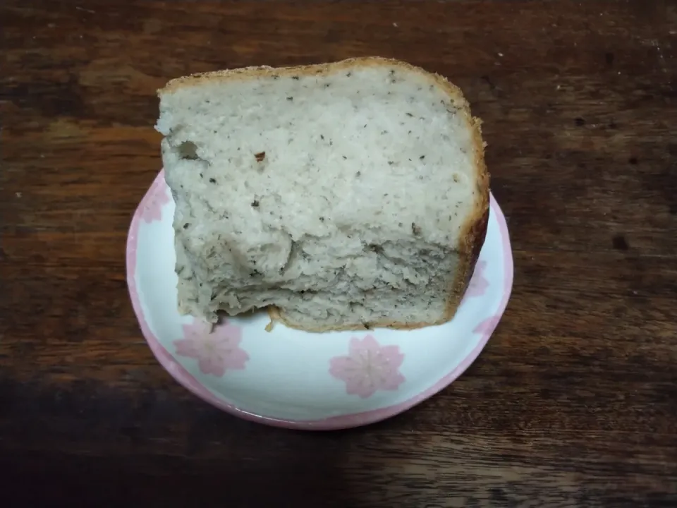 さくらの緑茶葉とゆであずきのパン…のつもりが、ゆであずきがどこかにいっちゃった🤣🤣🤣|にんにくと唐辛子が特に好き❤️(元シャリマー)さん