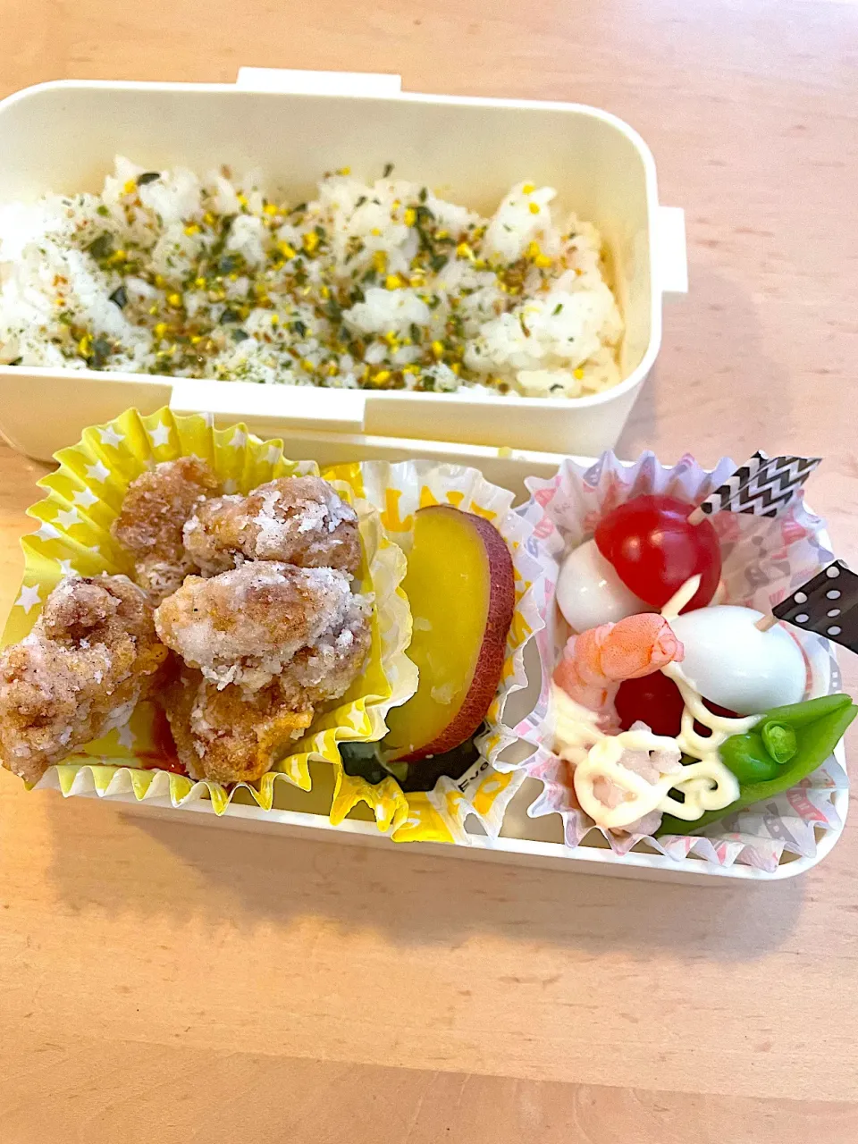 中学生弁当　唐揚げ＆さつまいものレモン煮|りんごさん