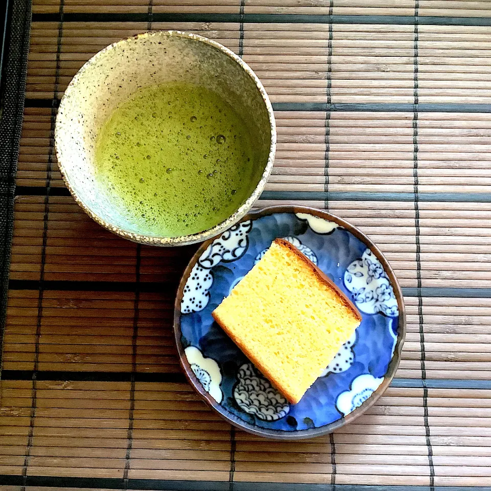 Snapdishの料理写真:お薄とカステイラ🍵🐣|🍁さん