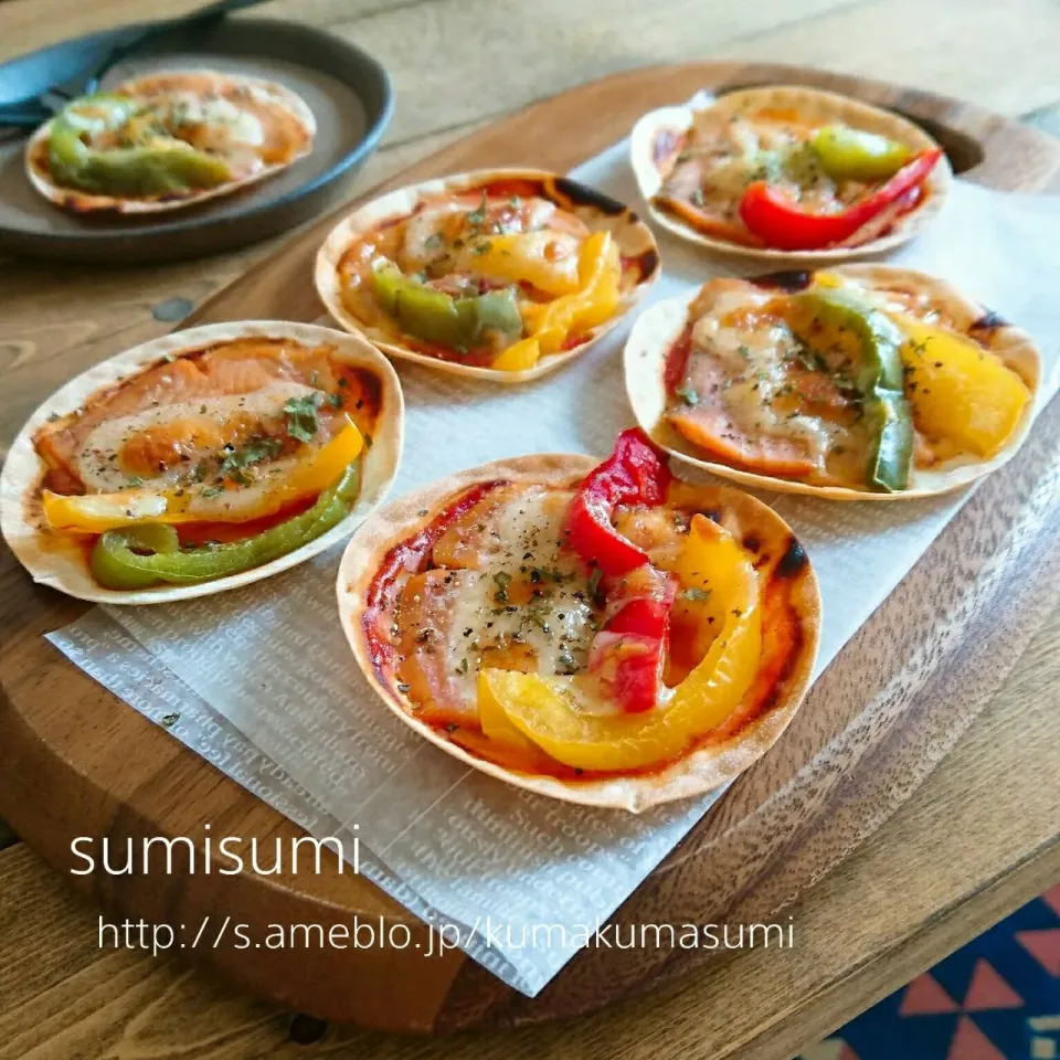 Snapdishの料理写真:sumisumieさんの餃子の皮で！スモークサーモンピザ #楽天レシピ|楽天レシピさん