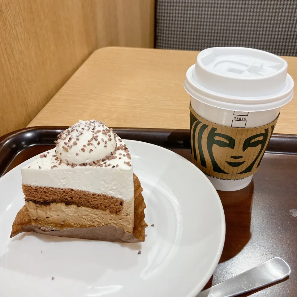 カフェオレケーキとコーヒー🍰☕️|ちゃみこさん