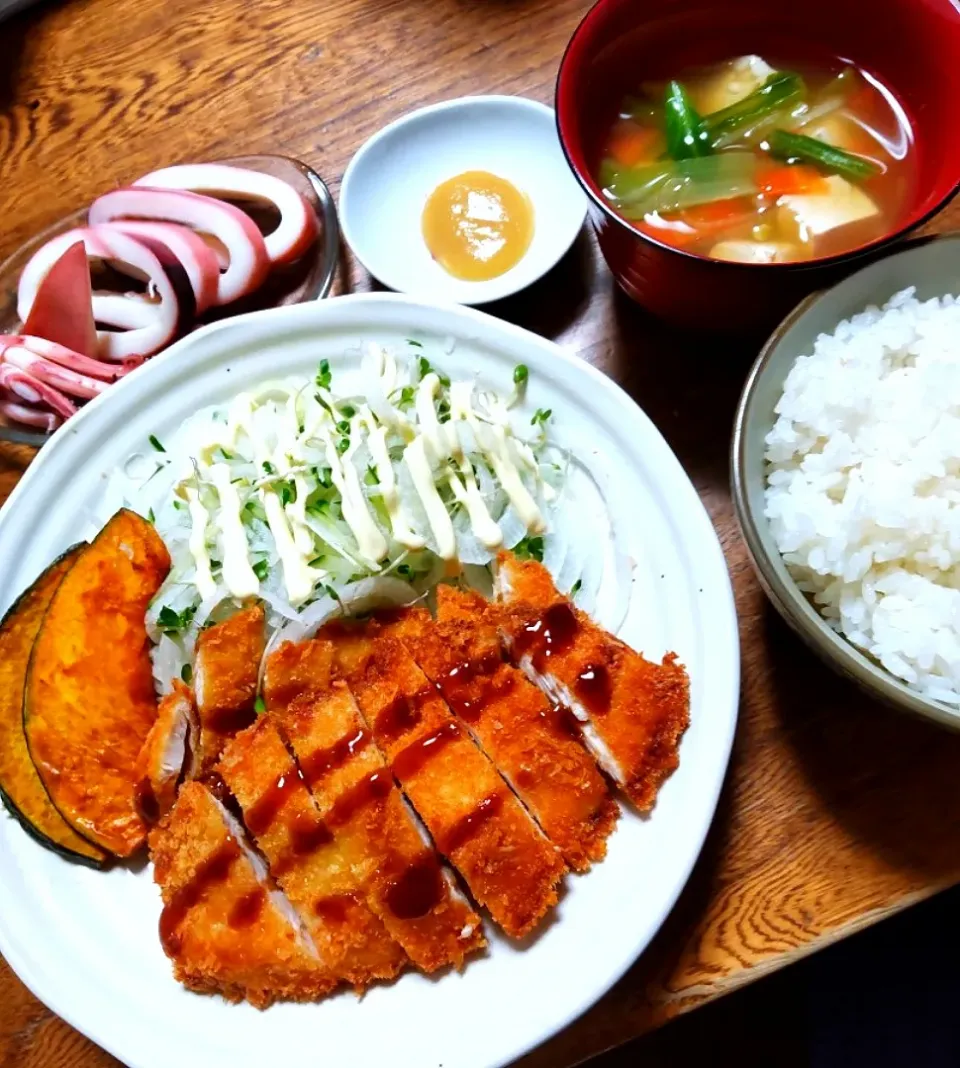 ササミカツ
ボイルいか(酢みそ)
野菜と豆腐のお汁|たつかばさん